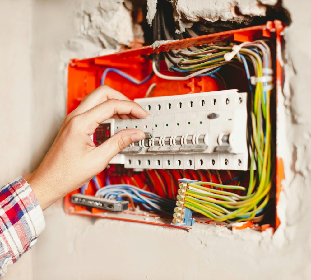 automatic switch - protection of electrical network against short circuit, protection of fire